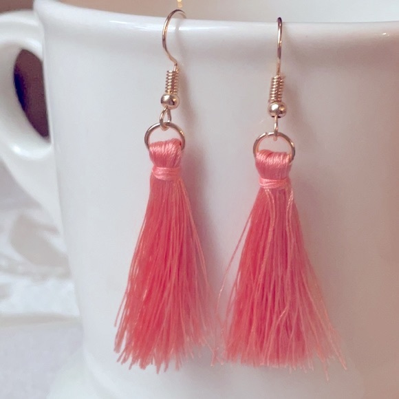 Pink tassel gold hook dangle earrings - Picture 1 of 3